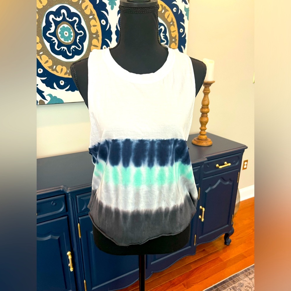 Bloom & Pop tie dye fun tank size large 100% cotton.
